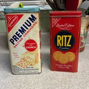 Premium Saltine Crackers Tin